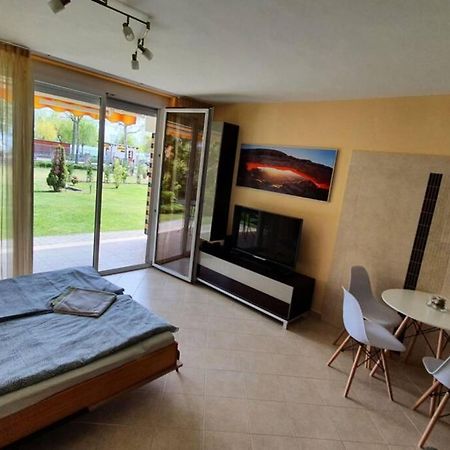 Apartmán Igenyes 4 Fos Apartman Koezvetlen A Strandnal Csopak Exteriér fotografie