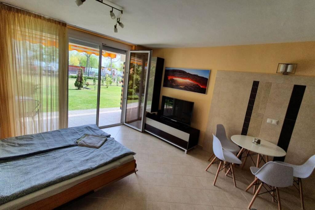 Apartmán Igenyes 4 Fos Apartman Koezvetlen A Strandnal Csopak Exteriér fotografie